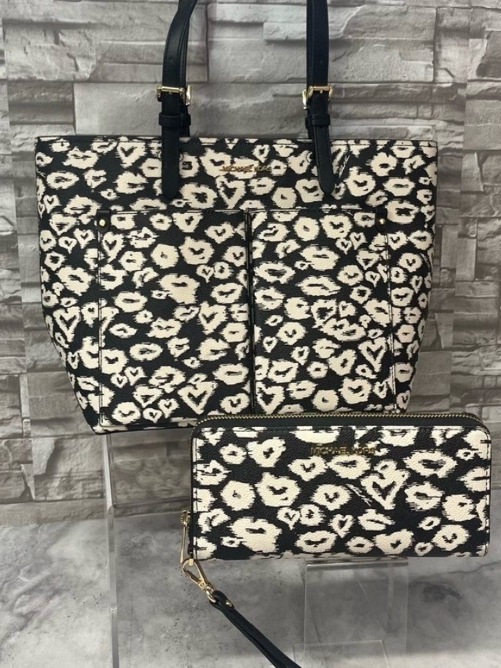 Michael Kors Heart Leopard Print Pocket Tote & Matching Wallet Black White